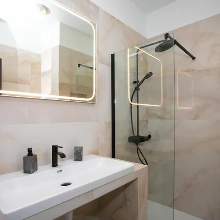 Palmove Renovated Meneou House Feriehus