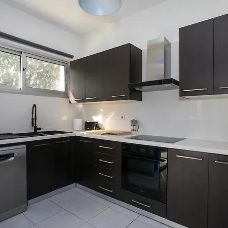 Feriehus Palmove Renovated Meneou House