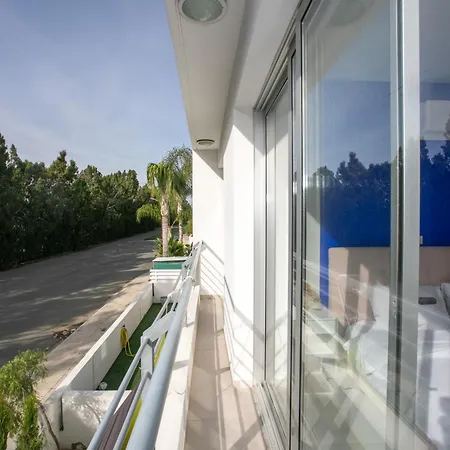 Palmove Renovated Meneou House *