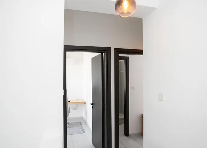 Palmove Renovated Meneou House 別荘 *