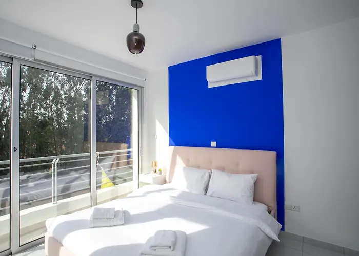 Palmove Renovated Meneou House *