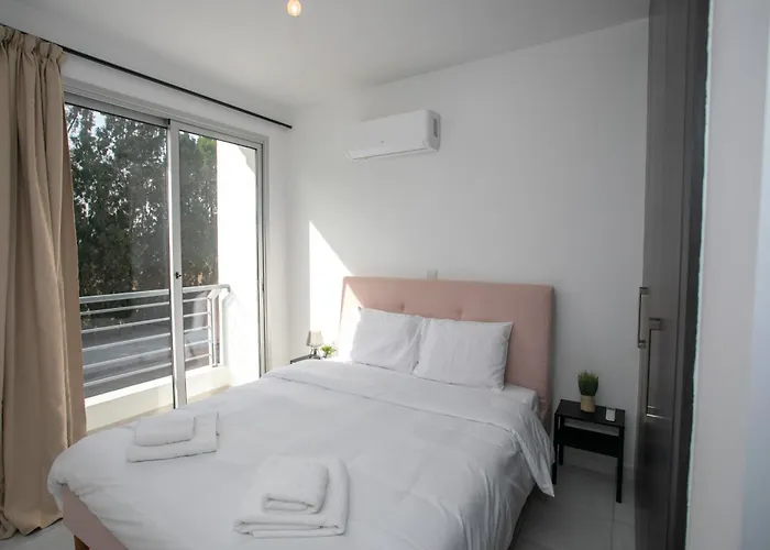 別荘 Palmove Renovated Meneou House *