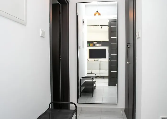 Palmove Renovated Meneou House 別荘 *