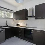 בית נופש Palmove Renovated Meneou House