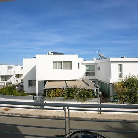 Palmove Renovated Meneou House * לרנקה